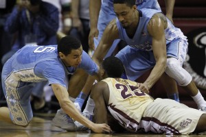 Paige and Tokoto scramble for loose ball. (Todd Melet)