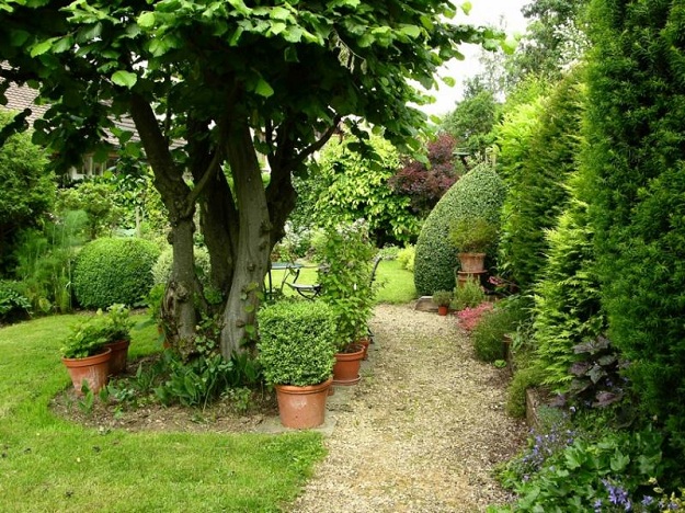 In An English Cottage Garden