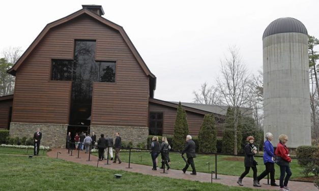 Bill Clinton to Pay Respects to Billy Graham