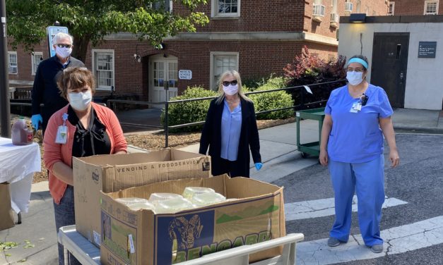 Mack Brown Provides Pizza For UNC Children’s Hospital Workers