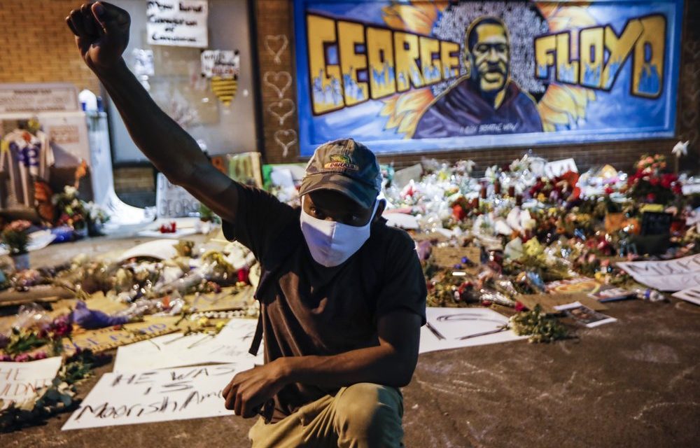 In Minneapolis, Rage Over George Floyd Extends Beyond Cops