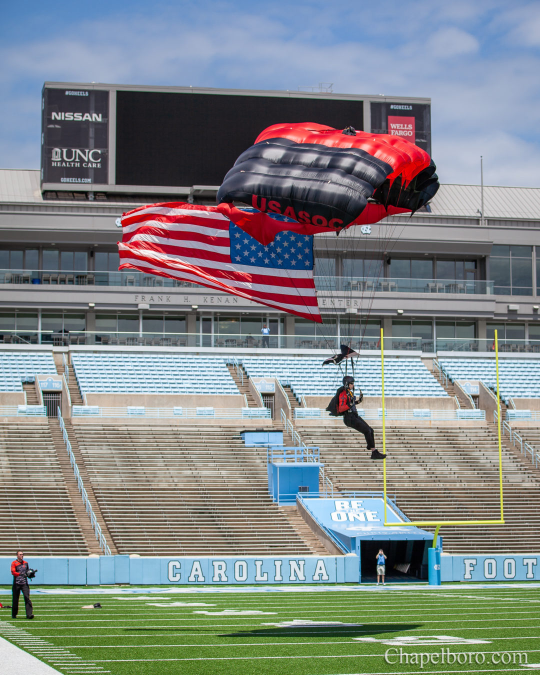 Photo Gallery: Parachute Team Jumps Into Kenan Stadium to Honor UNC ...