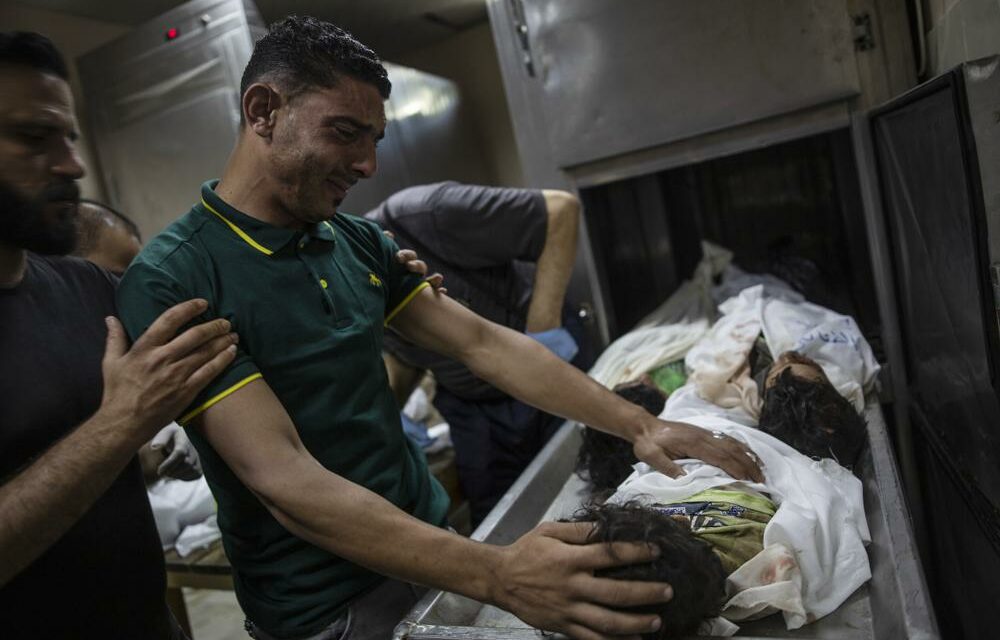 Palestinians Flee as Israeli Artillery Pounds Northern Gaza