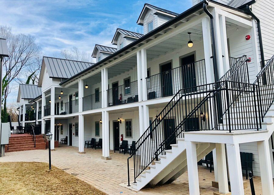 Colonial Inn Wins Preservation Award for Recent Renovations