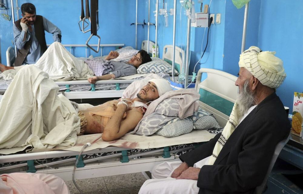 New Urgency to Airlift From Kabul After Blasts Kill Dozens