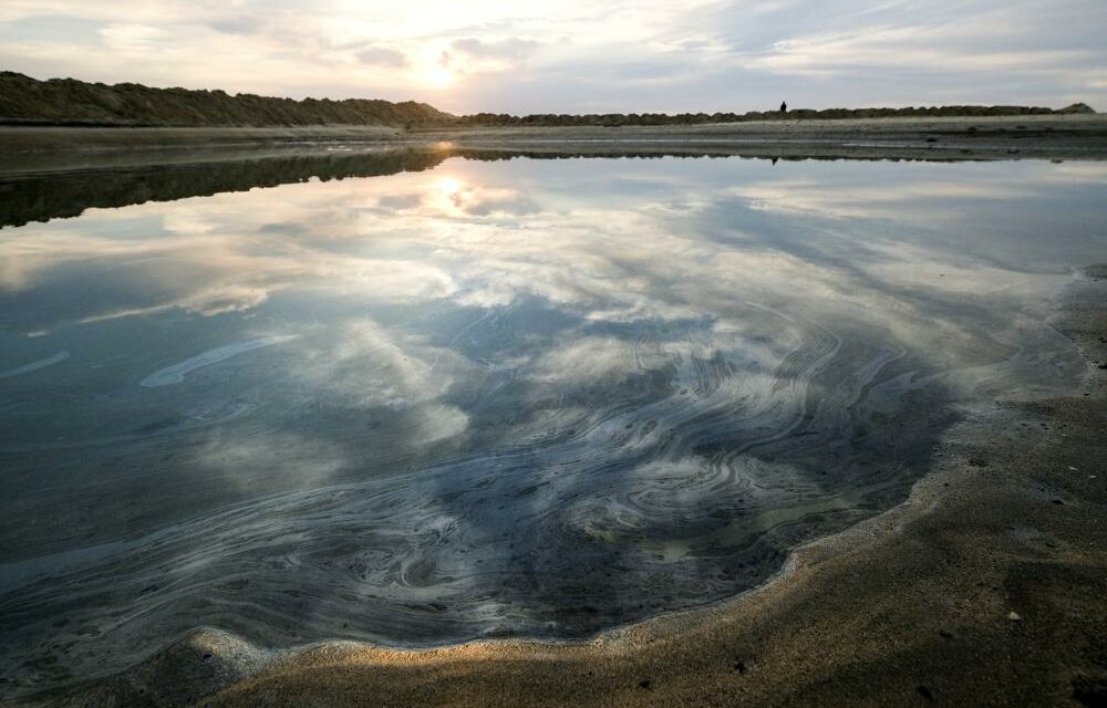 Records Show Slow Response To Report of California Oil Spill