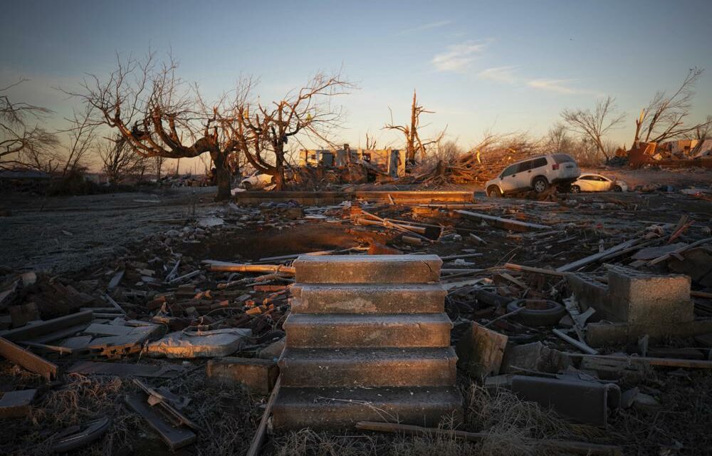 Thousands Without Heat, Water After Tornadoes Kill Dozens