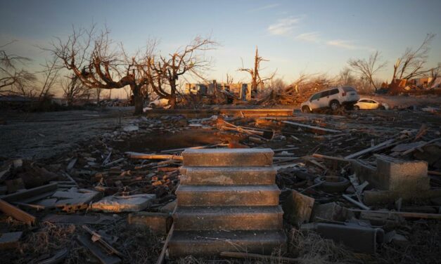 Thousands Without Heat, Water After Tornadoes Kill Dozens