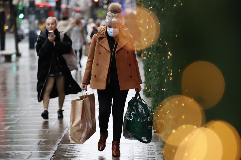 Omicron Spreads Global Gloom Over New Year’s Celebrations