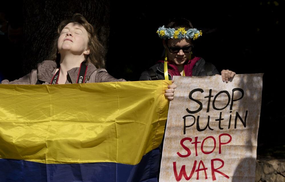 Ukraine, Russia Envoys Talk Under Shadow of Nuclear Threat
