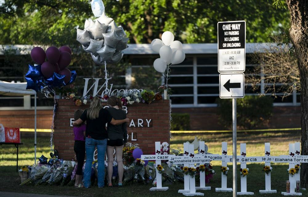 Police Face Questions Over Response to Texas School Shooting