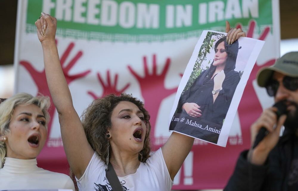 Protests Galvanize Iranians Abroad in Hope, Worry and Unity