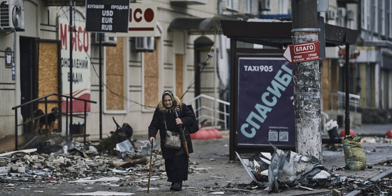 Ukraine Unyielding in Bakhmut as Russian Troops Close In