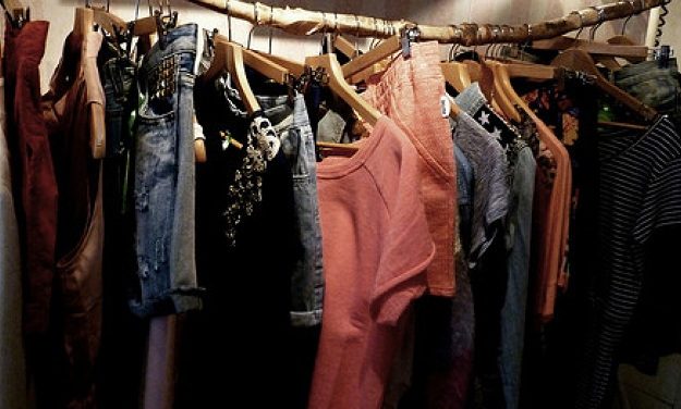 Closet Cleansing: Steps To De-Clutter And Feel Better