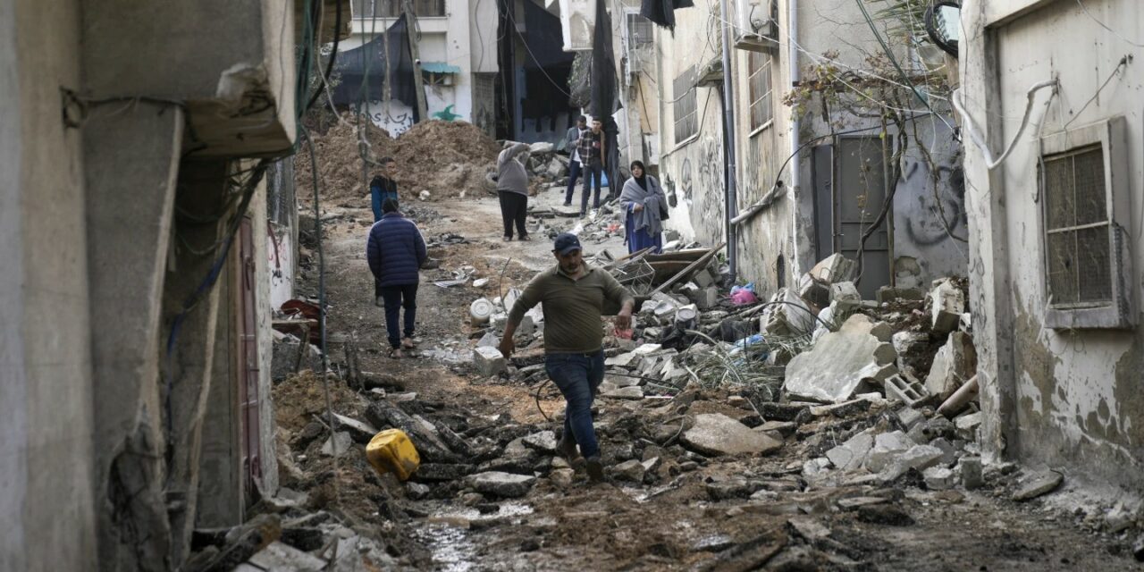 Israel Launches Heavy Strikes Across Central and Southern Gaza After Widening Its Offensive