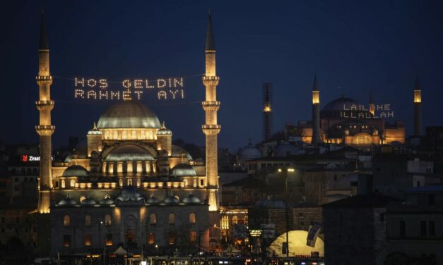 A Turkish Artisan Has Kept the Istanbul Skyline Lit During Ramadan for Decades. He May Be the Last