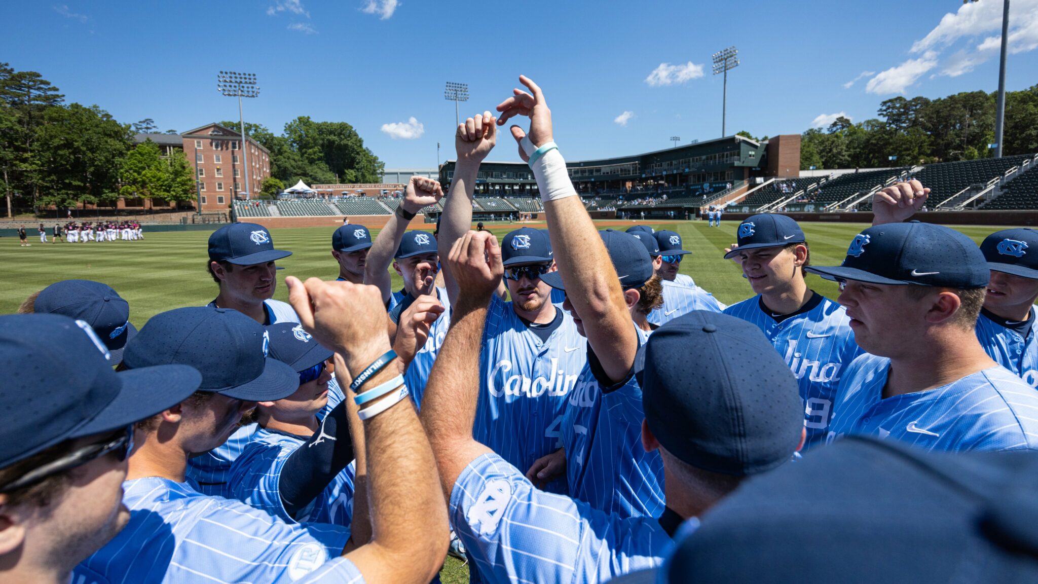 Lsu Beats Unc Baseball In Ncaa Regionals Forces Winner Take All Game