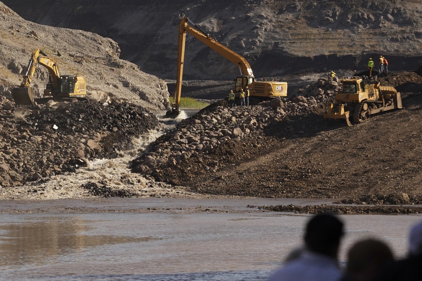 klamath river dam salmon construction 2024 AP Matthew John Mais ...