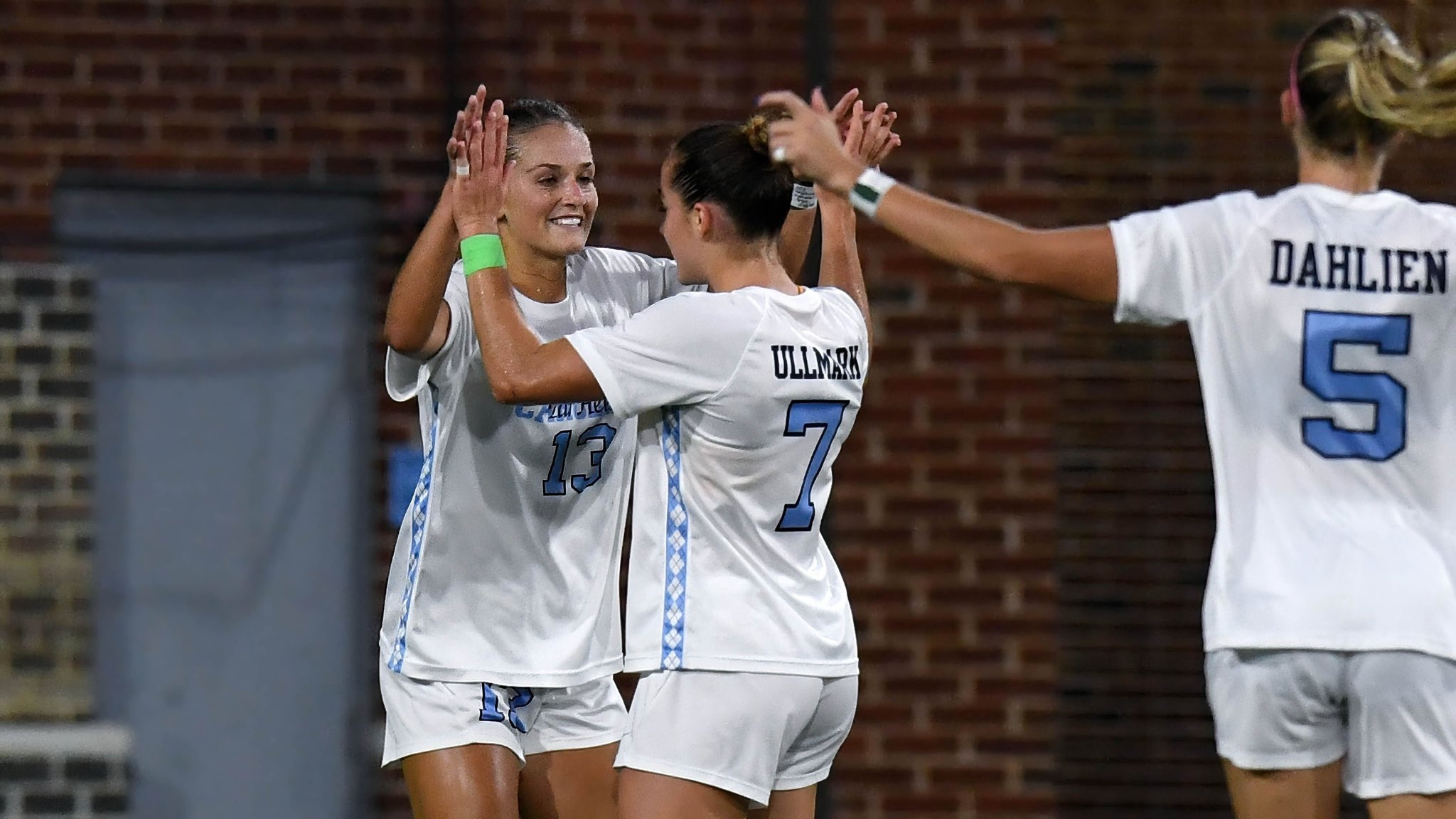 UNC Women’s Soccer Blasts Louisville, Extends Winning Streak to 6