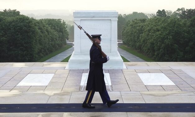 For One Sentinel, a Final Walk at Arlington’s Tomb of the Unknown Soldier