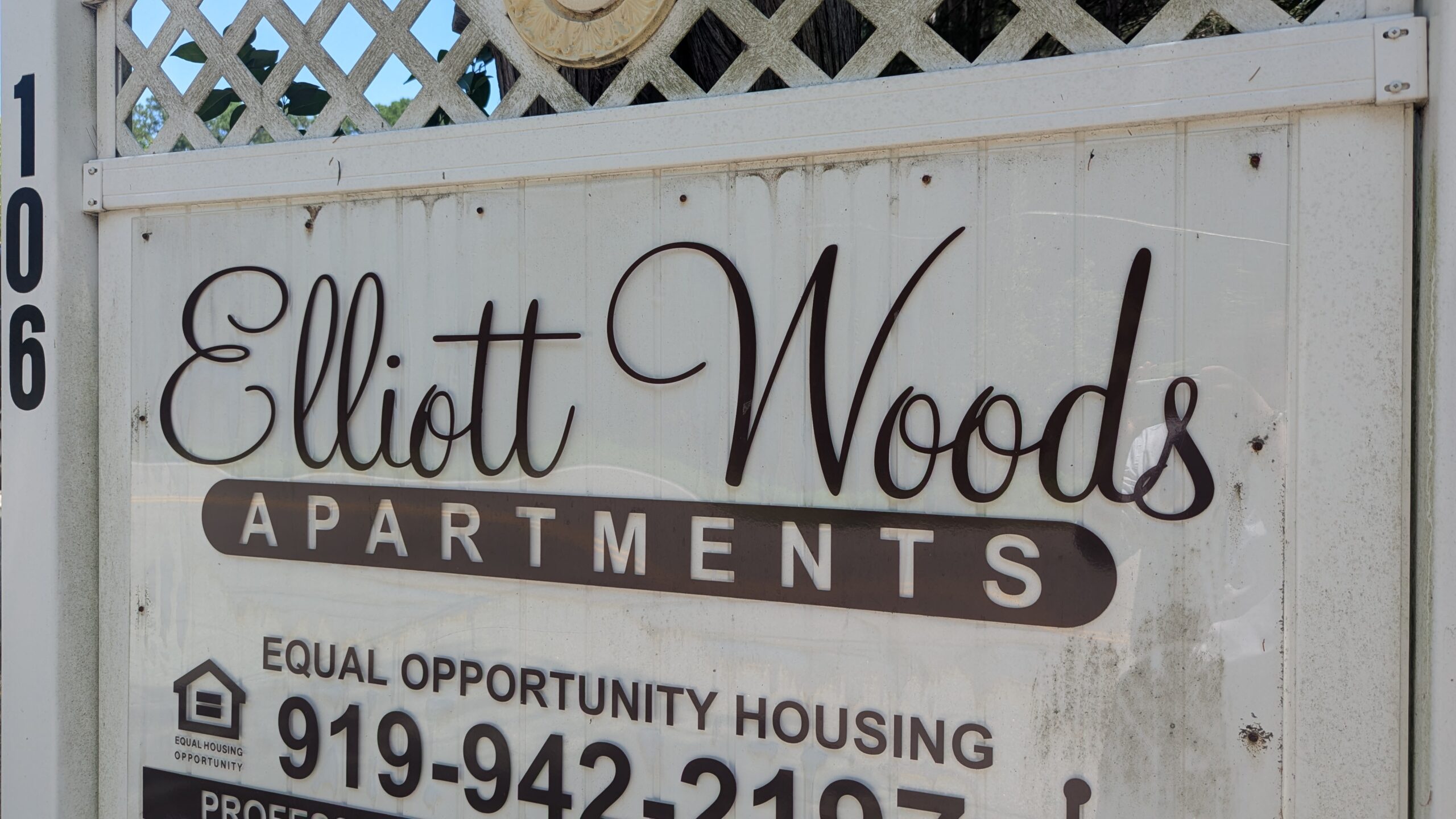Residents of Chapel Hill’s Elliot Woods Apartments Share Concerns of Displacement, Conditions as A Sale Looms