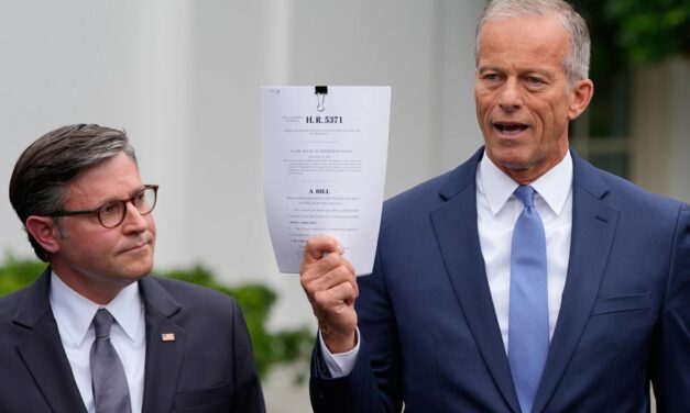 US Government on Brink of First Shutdown in Almost 7 Years Amid Partisan Standoff in Congress