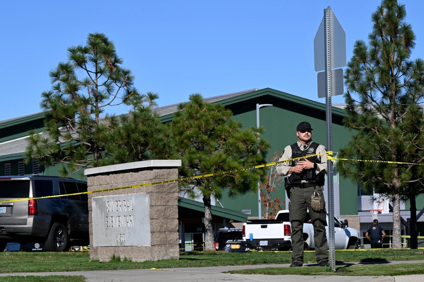 Teen Shooter Kills 4 at Oregon Elementary School Before Being Shot by a Witness Teen Shooter Kills 4 at Oregon Elementary School Before Being Shot by a Witness