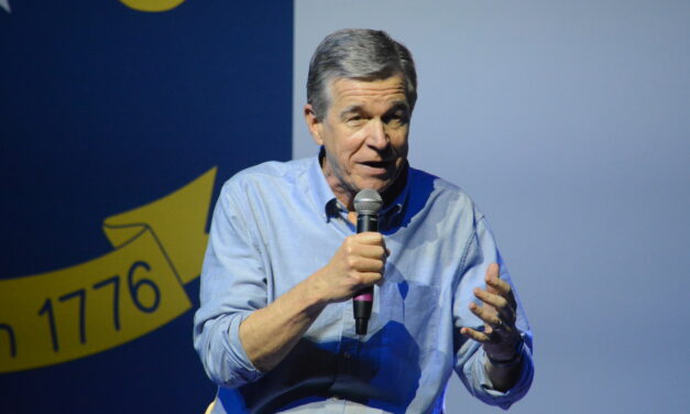 Photo Gallery: Roy Cooper Holds “Get Out The Vote” Concert at New Cat’s Cradle Venue